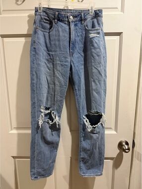 American Eagle Light Wash Mom Jeans Size 6